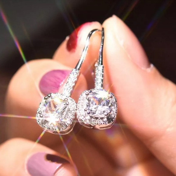Jewelry - Elegant White Sapphire 925 Sterlingsilver earrings